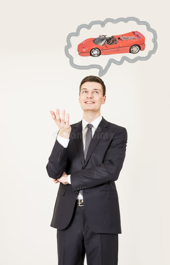 Mens die over auto dromen royalty-vrije stock afbeeldingen Mens die over auto dromen royalty-vrije stock afbeeldingen