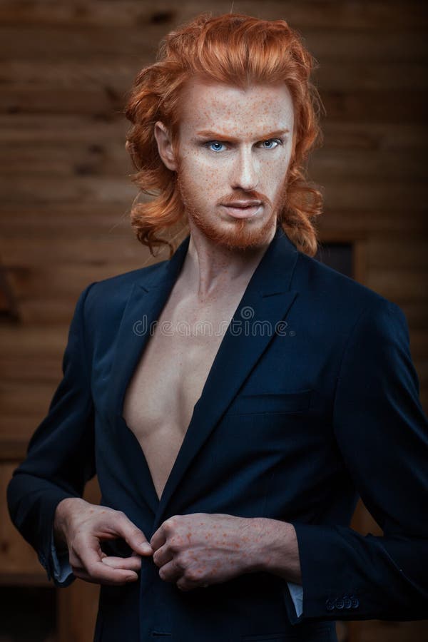 Mens met het vurige haar stock fotografie Mens met het vurige haar stock fotografie