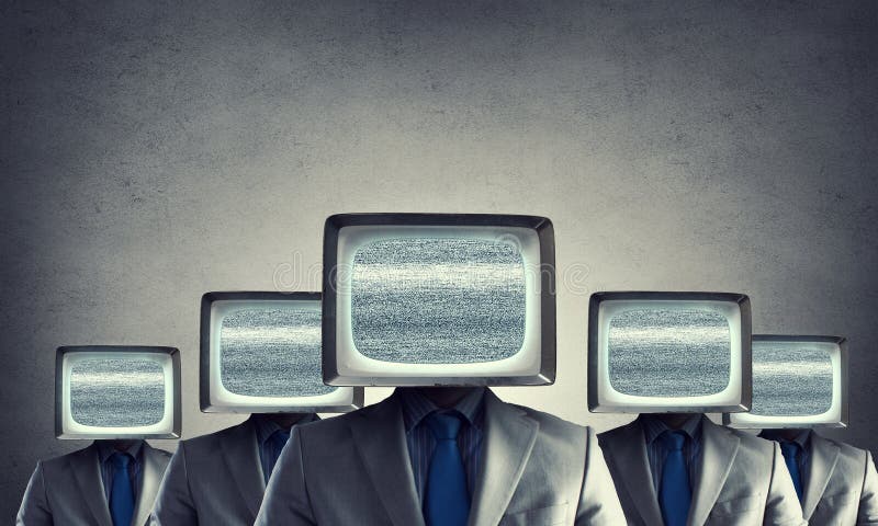 Mens met TV in plaats van hoofd Gemengde media royalty-vrije stock afbeeldingen Mens met TV in plaats van hoofd Gemengde media royalty-vrije stock afbeeldingen