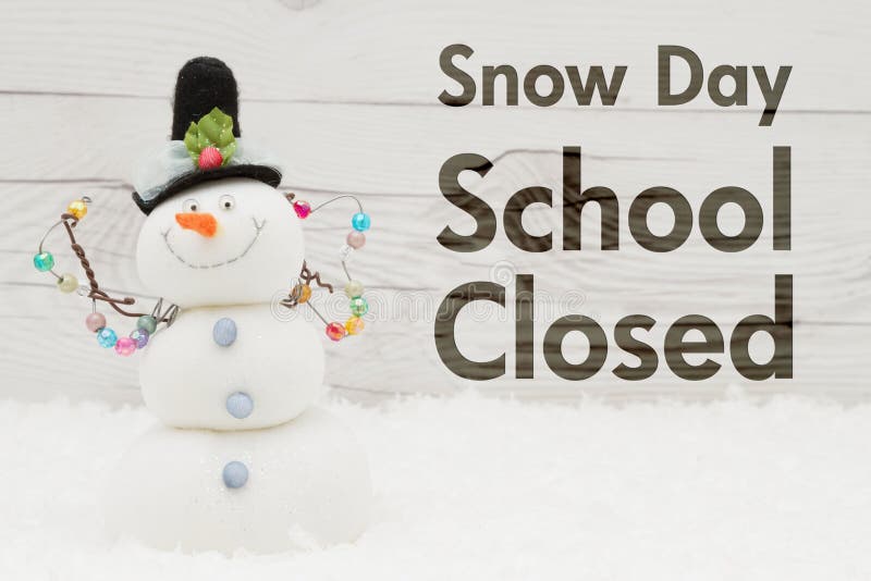 Mensagem fechado da escola com um boneco de neve