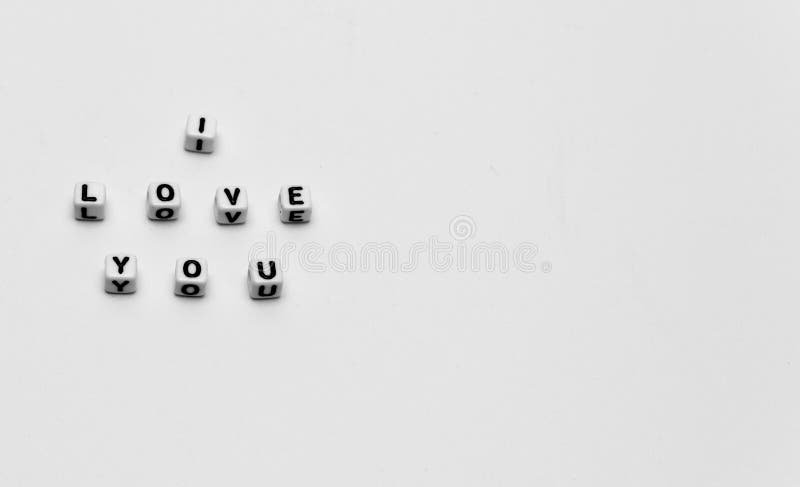 A mensagem soletrou eu te amo nos dados imagem de stock A mensagem soletrou eu te amo nos dados imagem de stock