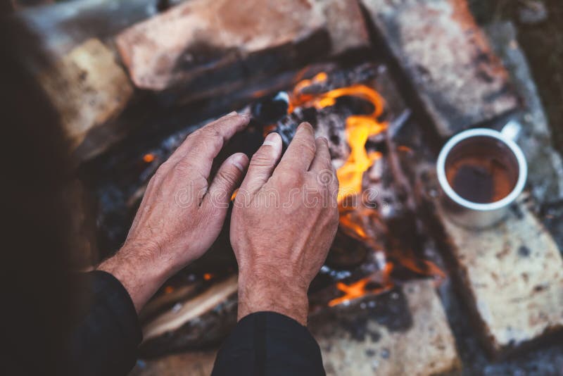 Tee Oder Kaffee Durch Das Lagerfeuer Stockbild - Bild von getränk, nave ...