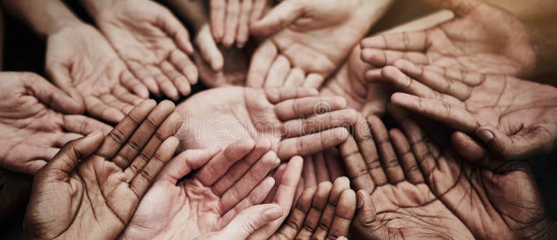 Menschen Hände und Vielfalt mit der Menschheit für Einheit Integration oder Gemeinschaft zusammen auf Banner. oder soziale stockbilder