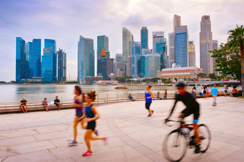 Mensen die en Singapore in werking stellen cirkelen royalty-vrije stock afbeeldingen Mensen die en Singapore in werking stellen cirkelen royalty-vrije stock afbeeldingen