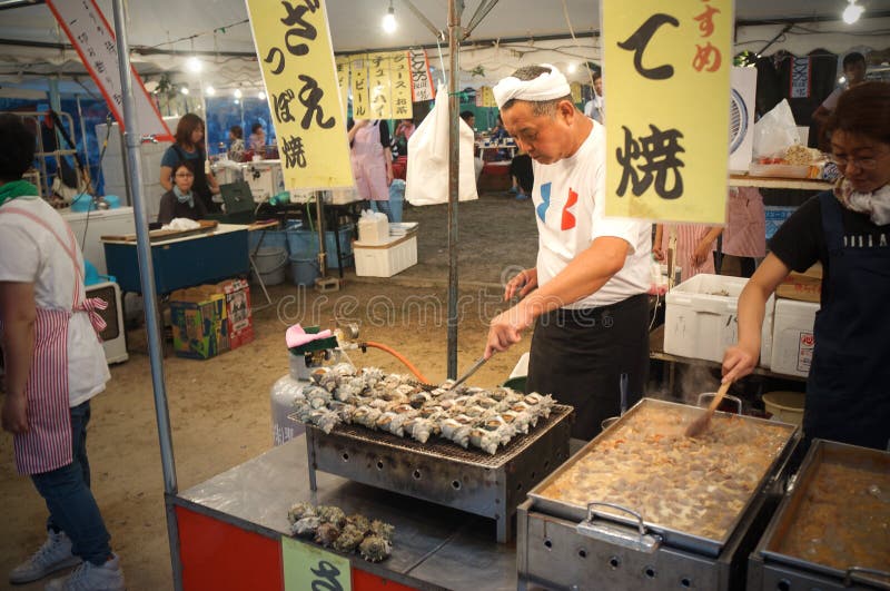 Mensen die Tenjin-van Festival, Osaka Japan, Maandag, 23 genieten Juli stock foto's Mensen die Tenjin-van Festival, Osaka Japan, Maandag, 23 genieten Juli stock foto's