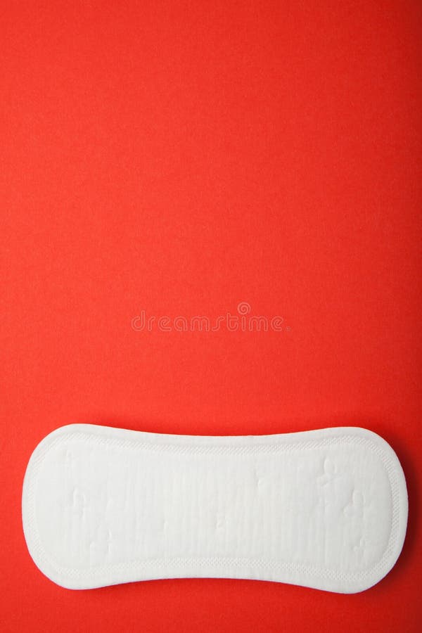 Menstrual kobieta ochraniacz na czerwonym tle, kopii przestrzeń zdjęcie royalty free Menstrual kobieta ochraniacz na czerwonym tle, kopii przestrzeń zdjęcie royalty free