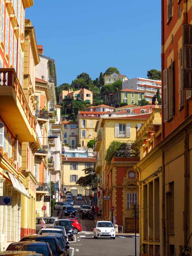 Menton - rua da cidade na cidade velha imagens de stock Menton - rua da cidade na cidade velha imagens de stock