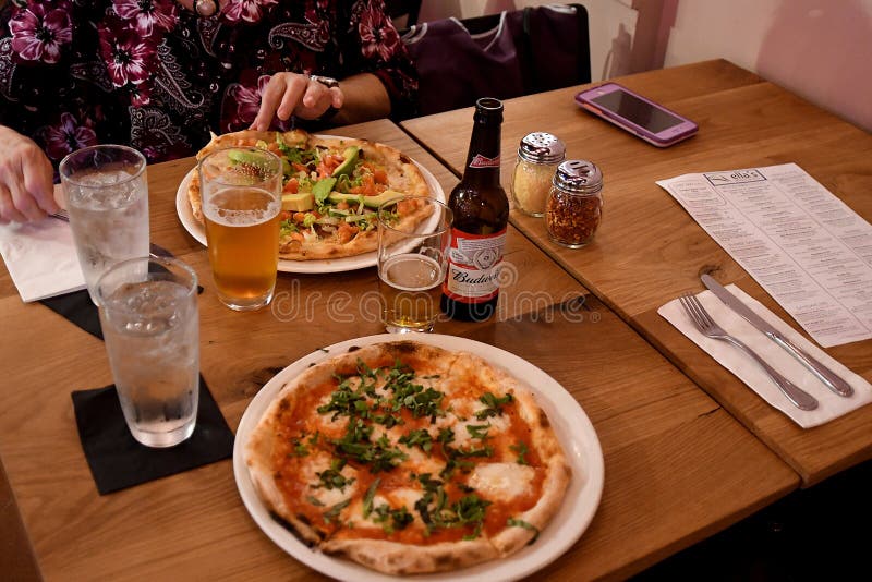 2 657 Pizza E Birra Foto Foto Stock Gratis E Royalty Free Da Dreamstime