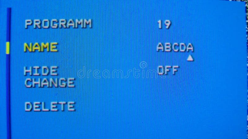 Menu paramètres à une vieille Télé. Cadre de nom de canal. De pixel fond bleu.. Télévision rétro. Fin de macro. banque de vidéos