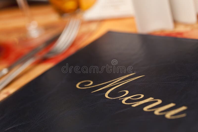 Menü u. Tischbesteck auf einer Gaststätte-Tabelle