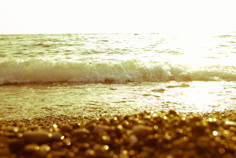 Download Mer au coucher du soleil image stock. Image du beauté - 77157547