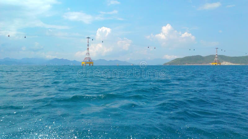 Mer bleue par temps ensoleill? images stock Mer bleue par temps ensoleill? images stock