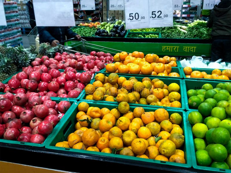 Vista De Uma Loja Do Mercado Super Ou De Uma Loja De Mantimento Foto  Editorial - Imagem de morena, comércio: 129719376