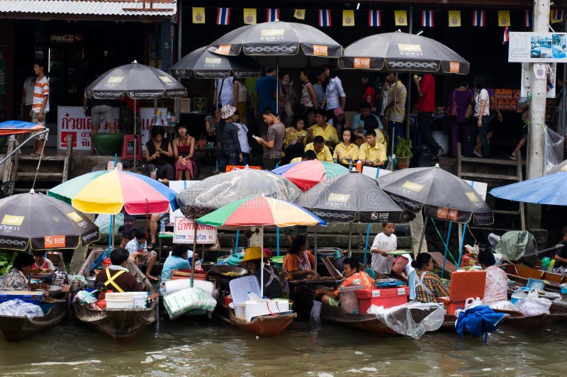 Mercado de flutuação de Amphawa fotos de stock royalty free Mercado de flutuação de Amphawa fotos de stock royalty free