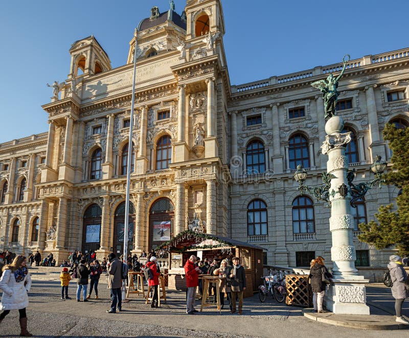 Mercado de la Navidad en el museo de la historia natural en el centro histórico de la ciudad Viena, Austria, Europa fotos de archivo libres de regalías Mercado de la Navidad en el museo de la historia natural en el centro histórico de la ciudad Viena, Austria, Europa fotos de archivo libres de regalías