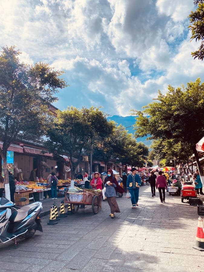 Mercado de rua em uma cidade antiga foto de stock