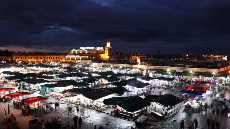 Mercado do EL Fna de C4marraquexe Jamaa da noite fotos de stock Mercado do EL Fna de C4marraquexe Jamaa da noite fotos de stock