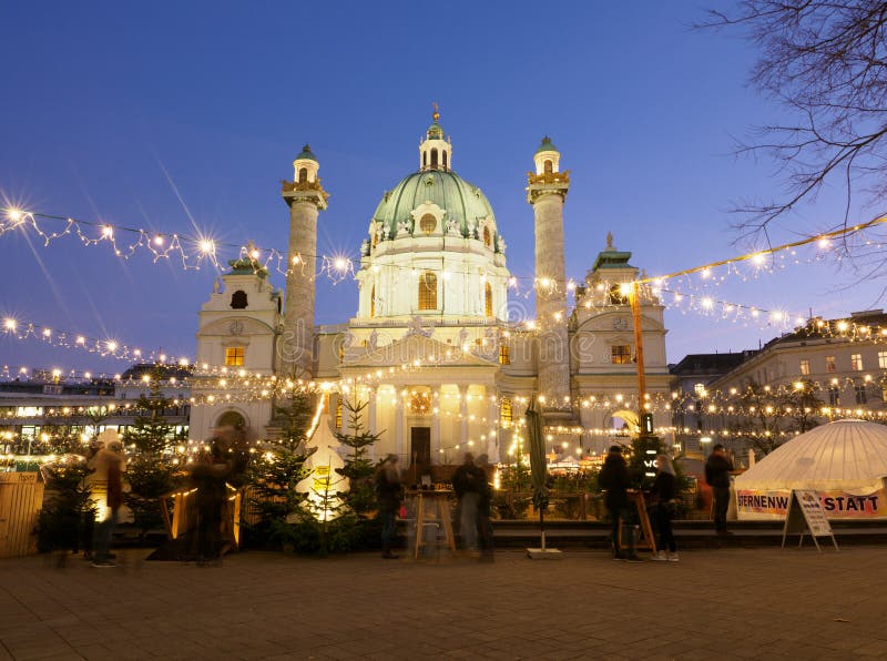 mercado-do-natal-de-karlsplatz-em-viena-imagem-editorial-imagem-de