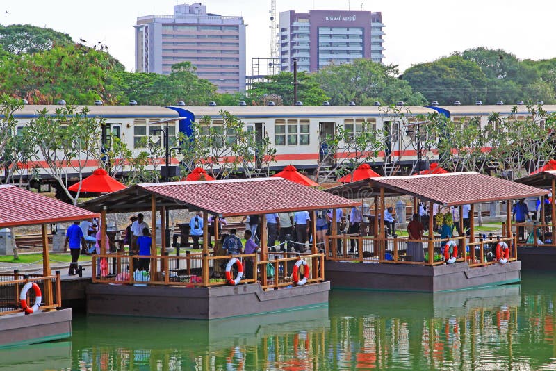 Mercado flotante de Pettah, Colombo, Sri Lanka imagen de archivo Mercado flotante de Pettah, Colombo, Sri Lanka imagen de archivo