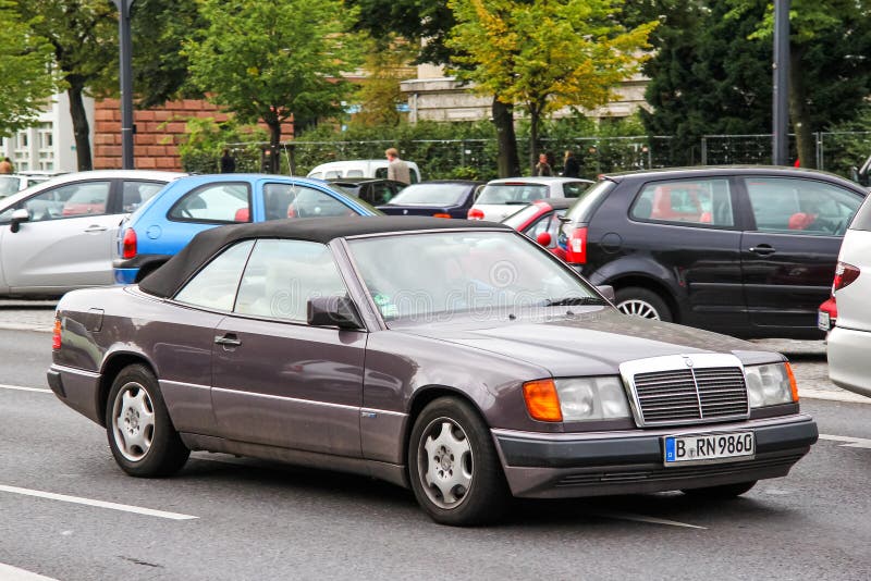 Mercedes-Benz A124 E-grupp royaltyfria bilder Mercedes-Benz A124 E-grupp royaltyfria bilder
