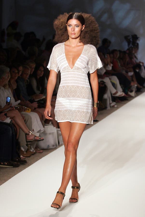 Mercedes-Benz Fashion Week Swim in Het Strand Van Miami Redactionele ...