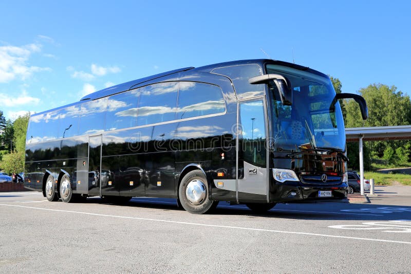 Mercedes-Benz Travego Coach Bus nera immagini stock libere da diritti Mercedes-Benz Travego Coach Bus nera immagini stock libere da diritti