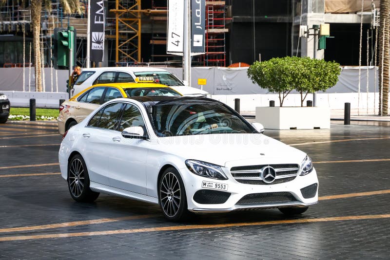 https://thumbs.dreamstime.com/b/mercedes-benz-w-c-class-dubai-uae-november-motor-car-city-street-138472312.jpg