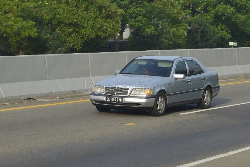 https://thumbs.dreamstime.com/b/mercedes-benz-w-c-silver-sedan-mercedes-benz-w-c-highway-tanjung-morawa-north-sumatra-indonesia-october-x-294113152.jpg