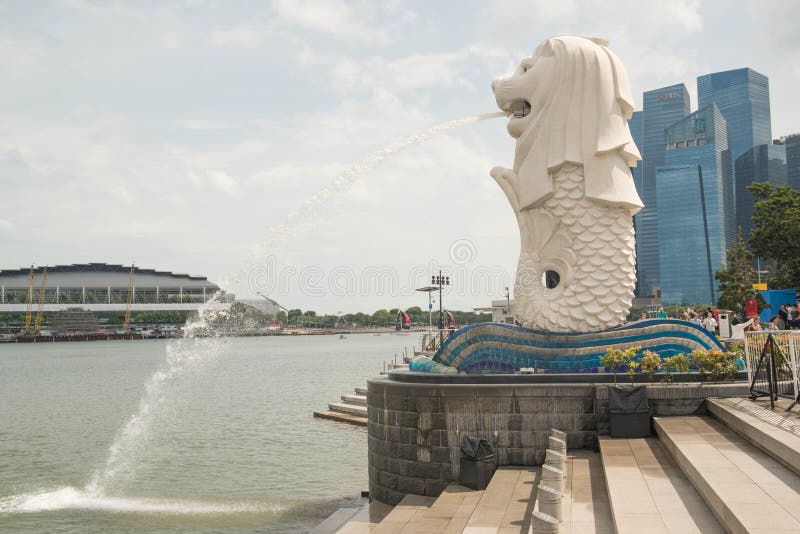 Merlion statua w Marina zatoki piaskach, Singapur fotografia stock