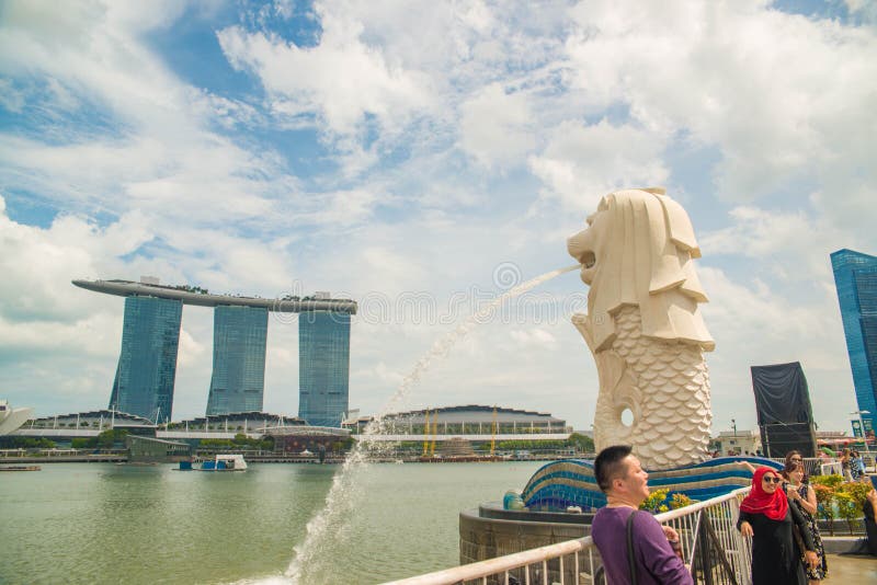 Merlion statua w Marina zatoki piaskach, Singapur obrazy stock
