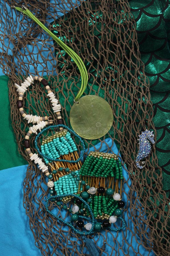 https://thumbs.dreamstime.com/b/mermaid-fashion-jewelry-fishing-net-close-up-231134132.jpg
