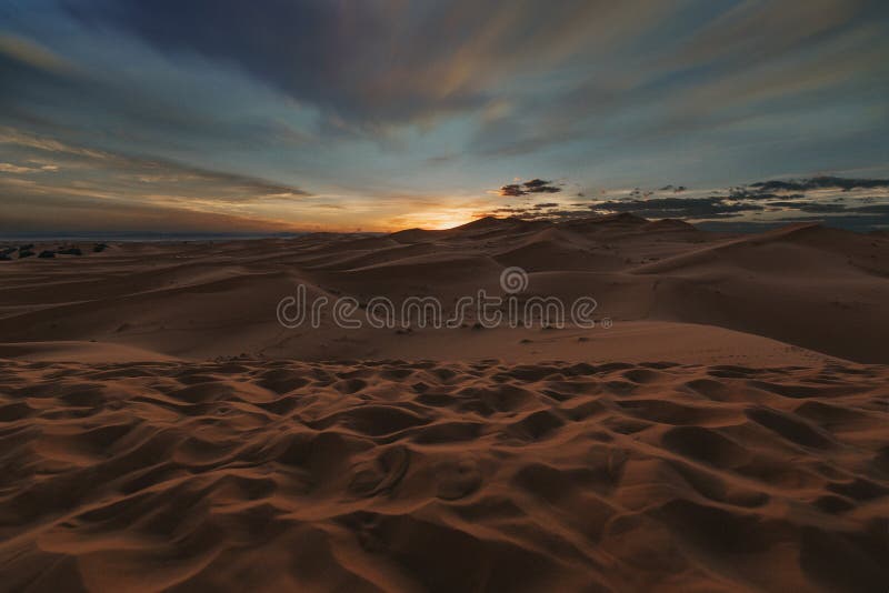 Merzouga-Sonnenuntergang 1 stockbild Merzouga-Sonnenuntergang 1 stockbild