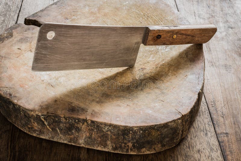 Mes op een houten slager stock afbeeldingen Mes op een houten slager stock afbeeldingen
