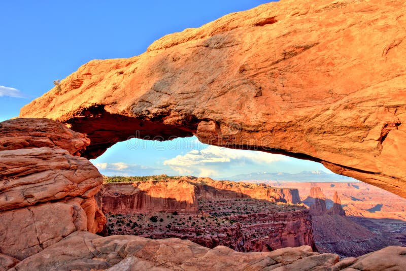 Mesa Arch au coucher du soleil, parc national de Canyonlands, Utah photos libres de droits Mesa Arch au coucher du soleil, parc national de Canyonlands, Utah photos libres de droits