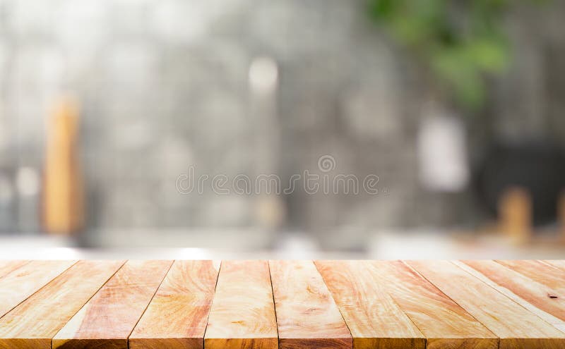 Mesa de madeira sobre o fundo do contador de cozinha desfocado