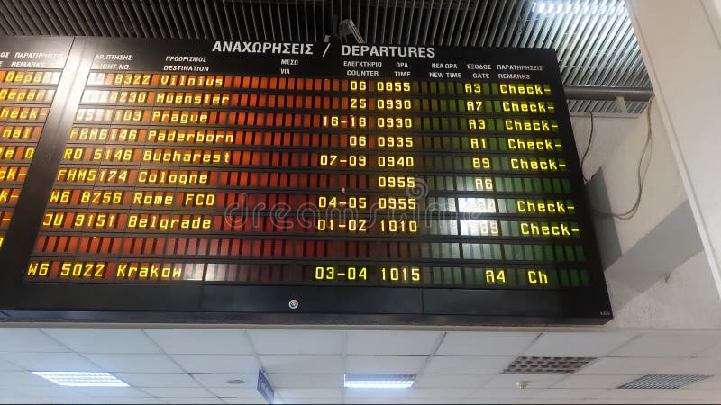 Tabela De Arrivalss E De Partidas No Aeroporto De Louis Armstrong