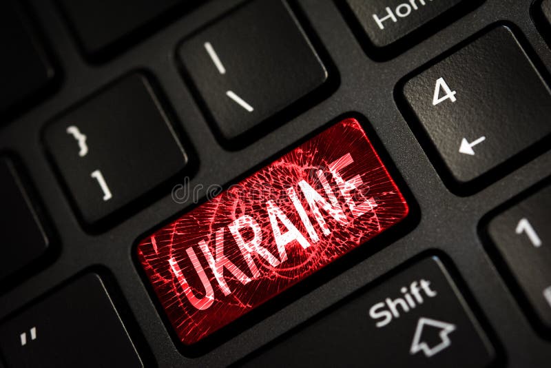 Mesaj la tastatura cu intrare roșie întreruptă. avertisment de atac în Ucraina computerizată. copiere spațiu stock photos