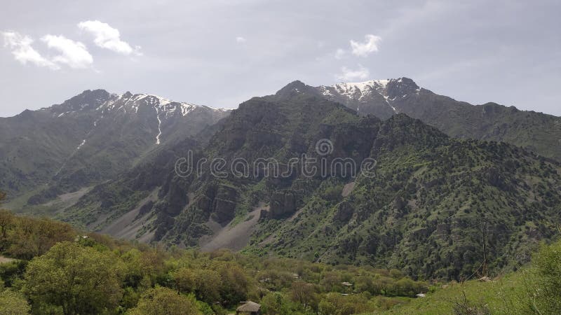Mesmerizing scenery of beautiful rocky mountains under gray sky royalty free stock photos