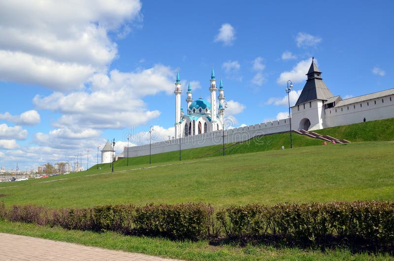 Mesquita de Kol Sharif no Kremlin de Kazan imagens de stock Mesquita de Kol Sharif no Kremlin de Kazan imagens de stock