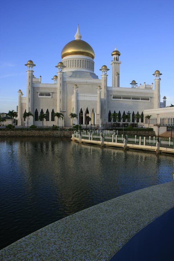 Mesquita de Omar Ali Saifudding da sultão, Brunei foto de stock Mesquita de Omar Ali Saifudding da sultão, Brunei foto de stock