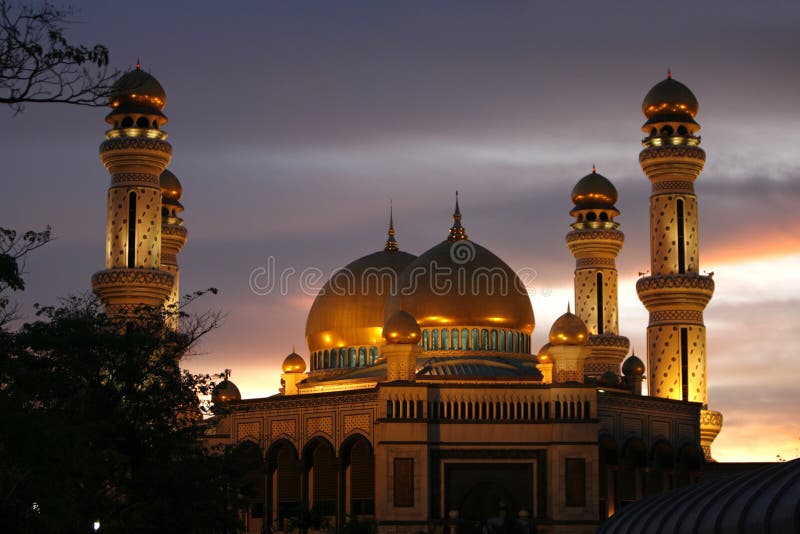Mesquita do radar de fiscalização aérea Hassanil Bolkiah de Jamek imagens de stock royalty free Mesquita do radar de fiscalização aérea Hassanil Bolkiah de Jamek imagens de stock royalty free
