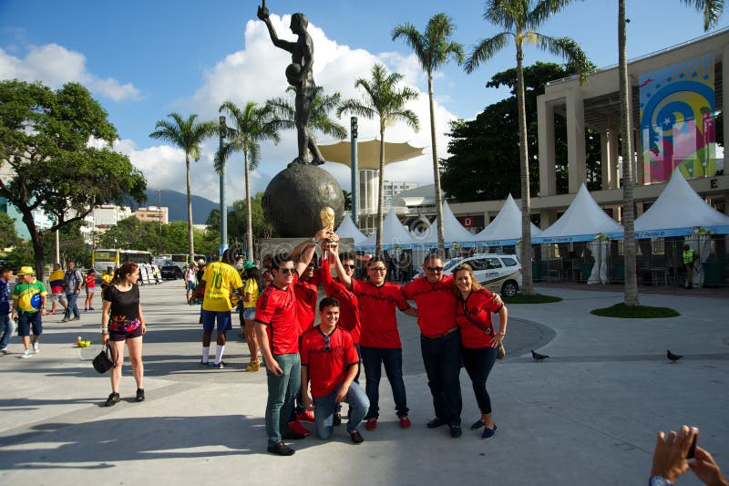 Messicani allo stadio di Maracana prima della coppa del Mondo della FIFA fotografia stock libera da diritti Messicani allo stadio di Maracana prima della coppa del Mondo della FIFA fotografia stock libera da diritti