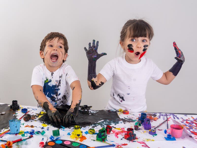 https://thumbs.dreamstime.com/b/messy-children-art-craft-kids-dirty-156338656.jpg