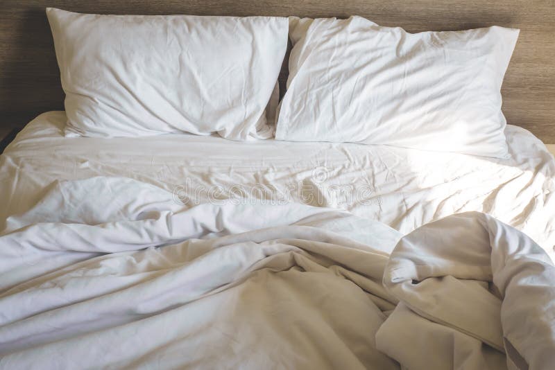 https://thumbs.dreamstime.com/b/messy-comfy-white-bed-sheets-pillow-life-holiday-untidy-unmade-crumpled-sheet-two-pillows-hotel-room-weekend-169058698.jpg