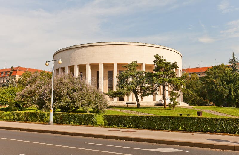 Mestrovic Paviljong (1938) i Zagreb, Kroatien royaltyfri foto Mestrovic Paviljong (1938) i Zagreb, Kroatien royaltyfri foto
