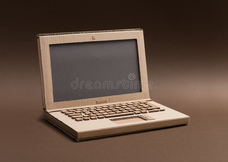 Met de hand gemaakte kartonlaptop stock afbeelding Met de hand gemaakte kartonlaptop stock afbeelding