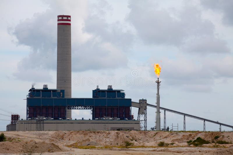 Met kolen gestookte elektrische elektrische centrale stock foto's Met kolen gestookte elektrische elektrische centrale stock foto's