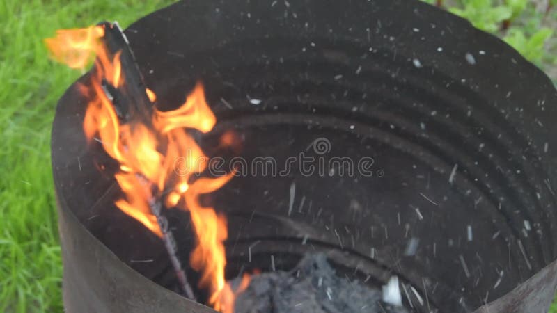 https://thumbs.dreamstime.com/b/metal-barrel-burn-paper-wood-garbage-burns-coal-flies-ash-metal-barrel-burn-paper-wood-garbage-burns-coal-188202074.jpg