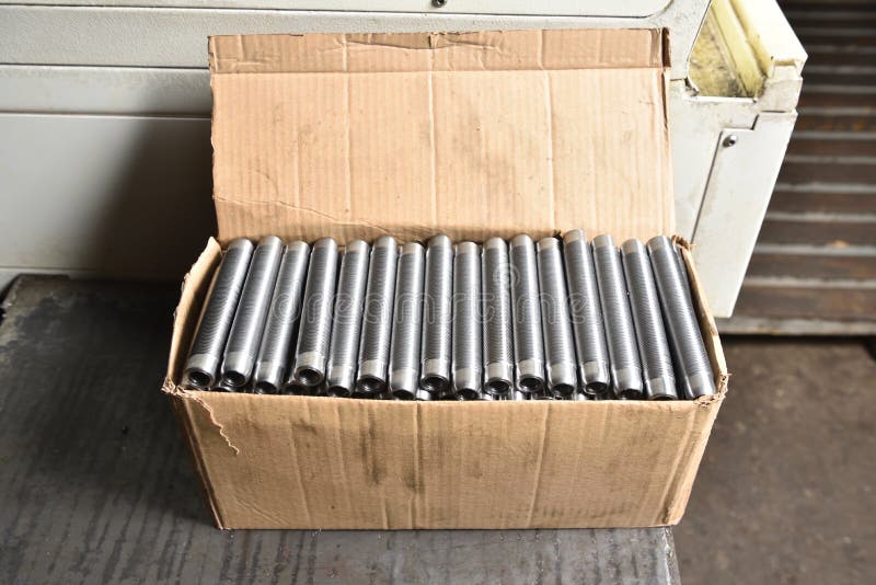 Metal bushings with full-length thread are cardboard boxes in the factory. Many metal bushings