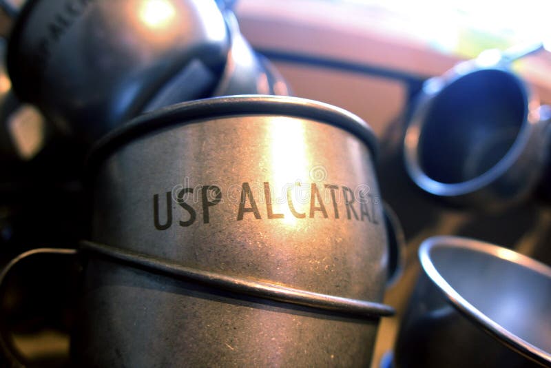 Metal filiżanki od Alcatraz więzienia w San Francisco, Kalifornia obrazy stock Metal filiżanki od Alcatraz więzienia w San Francisco, Kalifornia obrazy stock